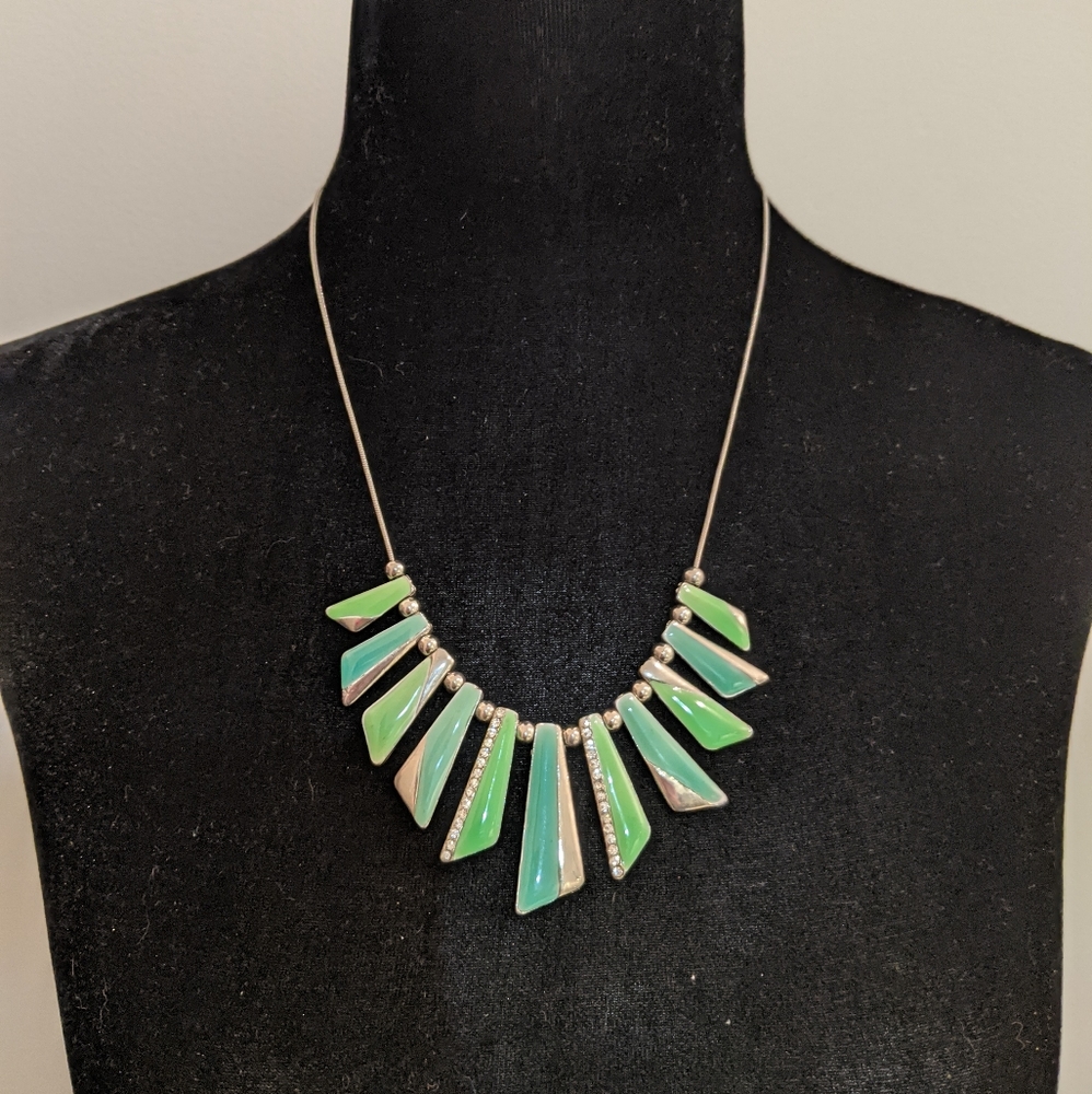 **FREE WITH BUNDLE** Reitmans Green Necklace and earrings